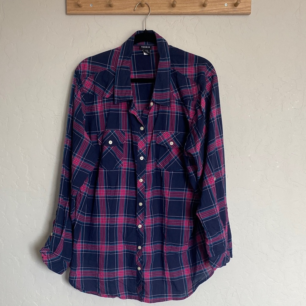 Torrid Plaid Button-Up Shirt Navy Pink Blue Roll Tab Long Sleeve Size 3 Plus